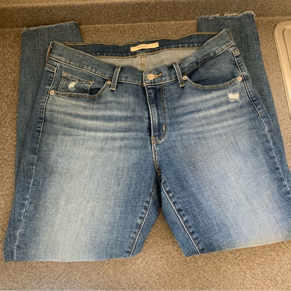 Levi’s Curvy Skinny Denim Jeans Size 32 minimalist casual closet staple piece